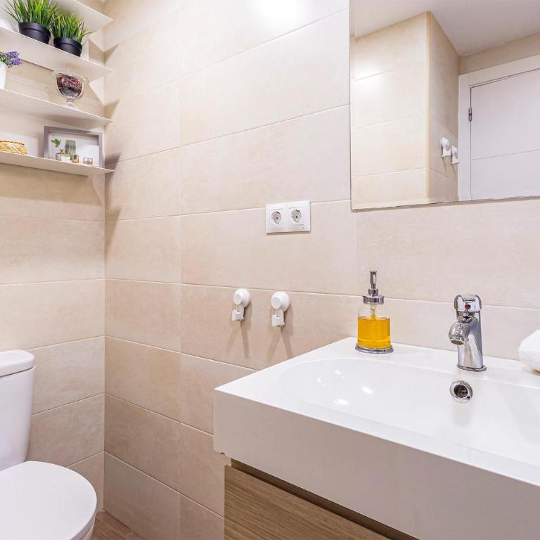 Beautiful Apartment In Benalmadena - Apartamento de 1 dormitorio - 24