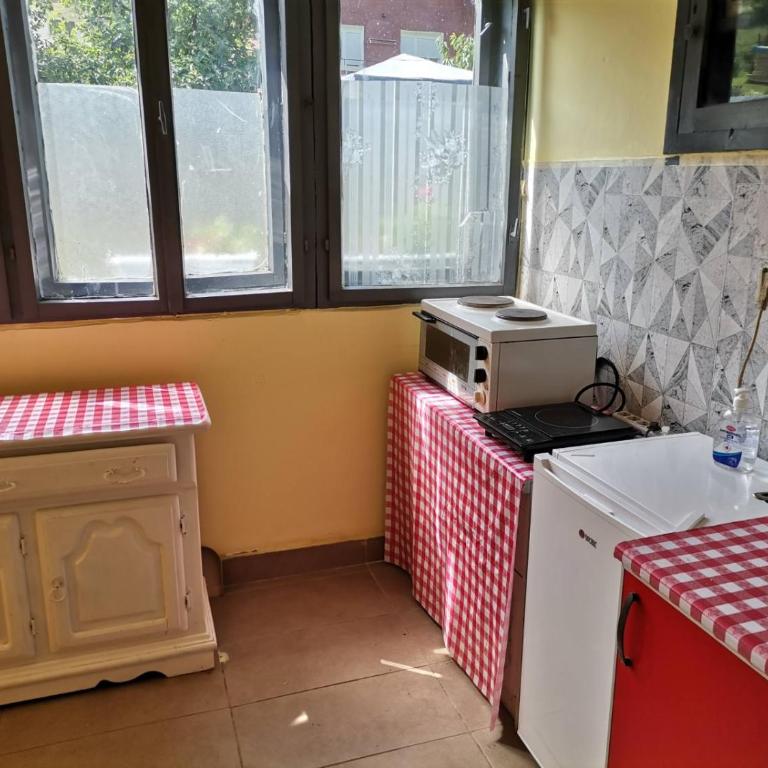 Kuca za odmor Simic - Osnovna Trokrevetna Soba sa Zajedničkim Kupatilom - 10