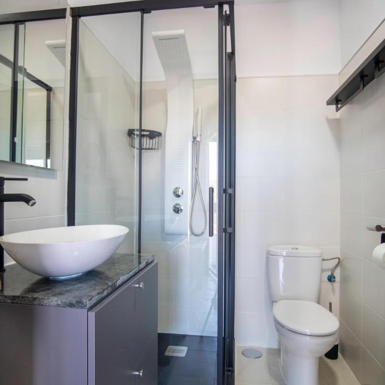 Malaga Hills Boutique Wellness and Hikers Eco-Hotel Adults Only - Habitación con cama extragrande y balcón - 10