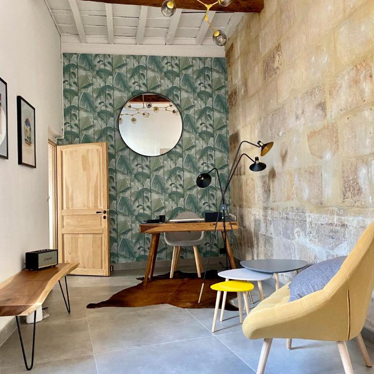 Grand confort au cœur de Nîmes - Two-Bedroom Apartment - 11