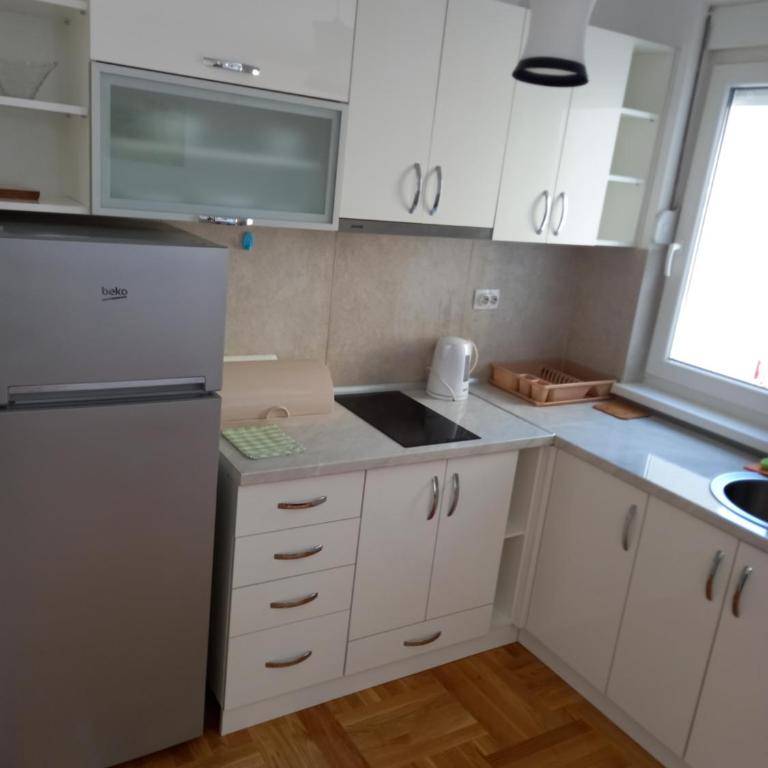 Leonora & Free Parking - One-Bedroom Apartment - 2