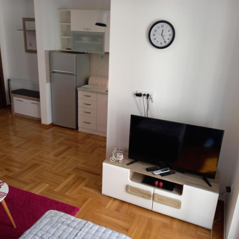 Leonora & Free Parking - One-Bedroom Apartment - 5
