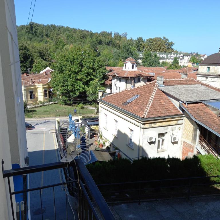 Leonora & Free Parking - One-Bedroom Apartment - 8