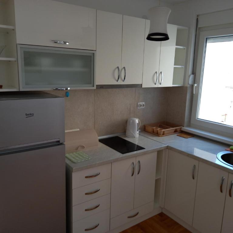 Leonora & Free Parking - One-Bedroom Apartment - 9