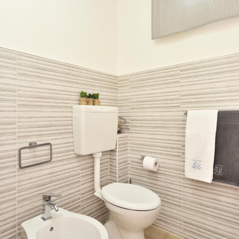 CASA con ACCESSO AL MARE - Apartment - 76