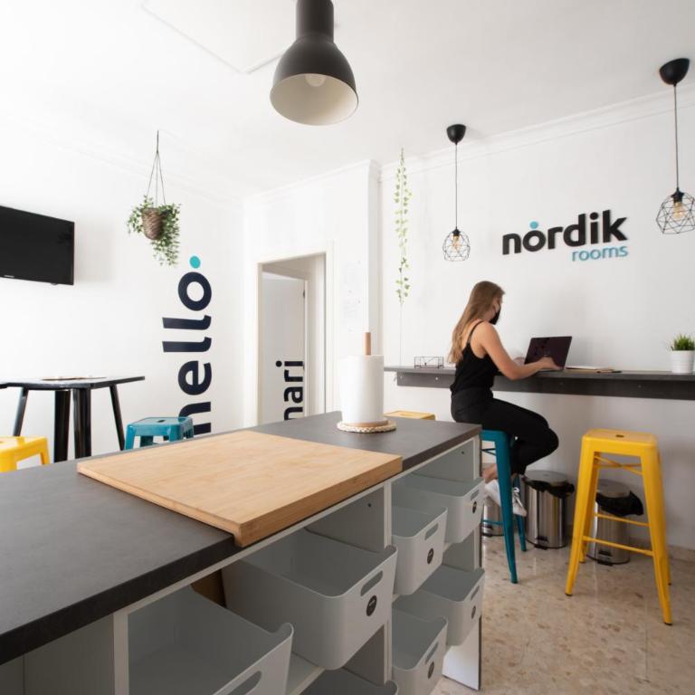 Nordik Rooms Urban - Trinidad "Copenhague" - Habitación Deluxe - 1 cama grande - 32
