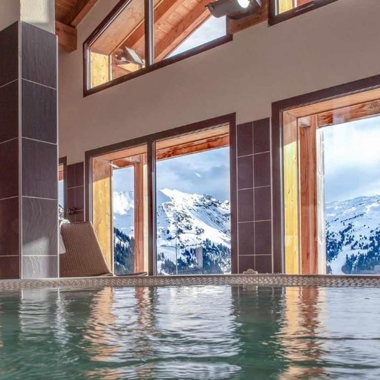 Vue panoramique sur les montagnes plein Sud - T2 Skis aux pieds, Piscine & Spa - Appartement 1 Chambre - 21