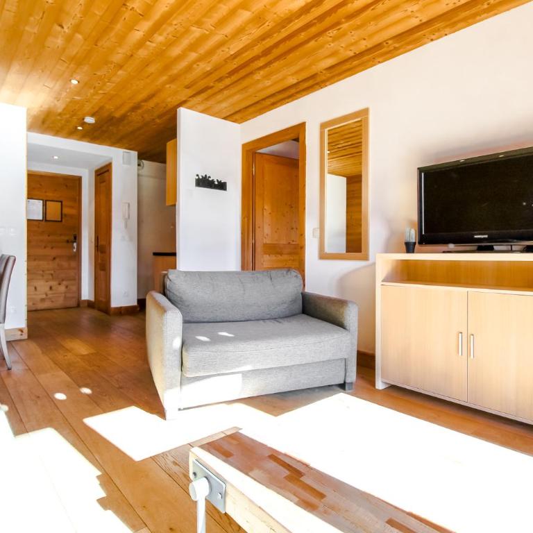 Vue panoramique sur les montagnes plein Sud - T2 Skis aux pieds, Piscine & Spa - Appartement 1 Chambre - 36