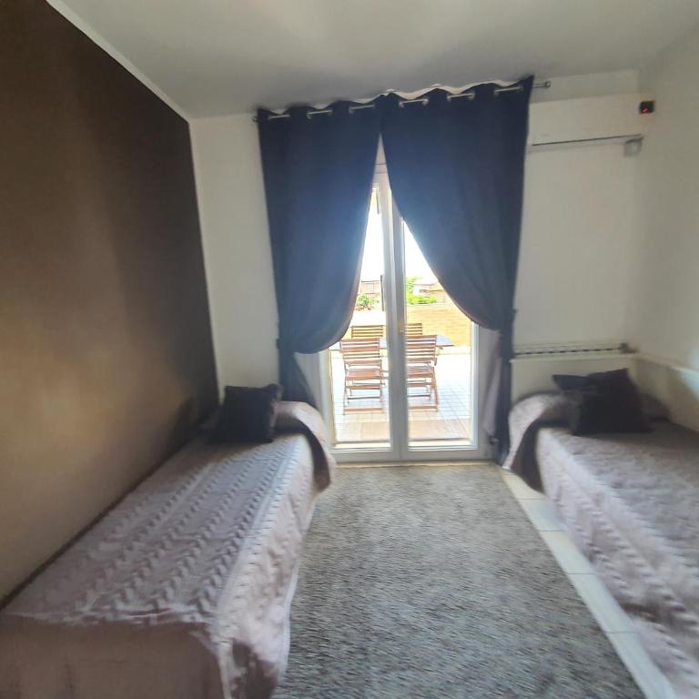 Guest House Brezza Marina - Camera Quadrupla Deluxe - 9