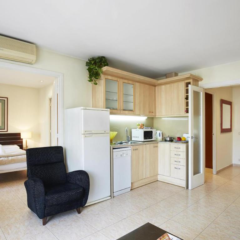 Apartamentos Calvet - Two-Bedroom Apartment with Terrace - 8