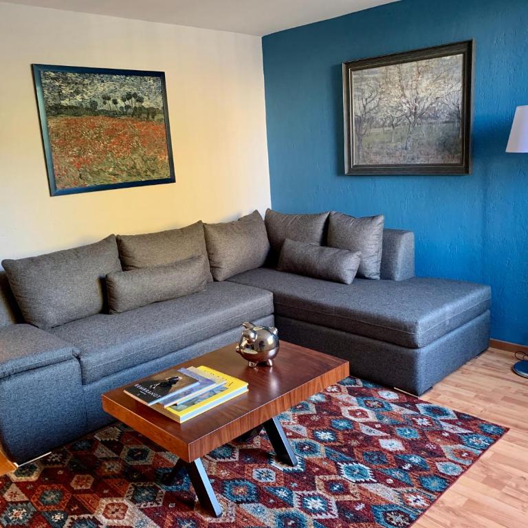 Super Departamento a 3 cuadras de Expo Guadalajara - Three-Bedroom Apartment - 2