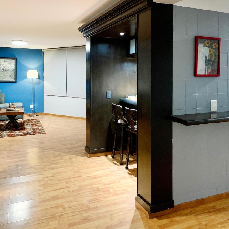 Super Departamento a 3 cuadras de Expo Guadalajara - Three-Bedroom Apartment - 16
