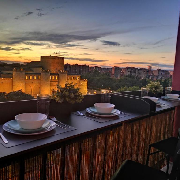 La balconada de la Aljafería con parking privado - Two-Bedroom Apartment - 1