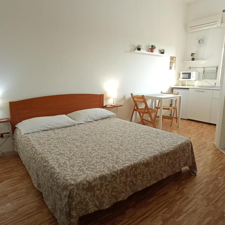 Fontanarossa Airport Apartment - Double Room with Private Bathroom - 4