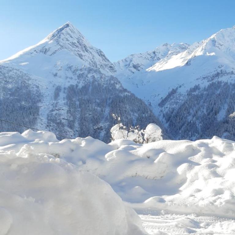 FERIENHAUS BERGBLICK 10-25 PERS Urig, echt & perfekt für Familien und Freunde Ideal für unvergessliche Tage mit traumhaftem Bergpanorama - Haus mit 8 Schlafzimmern - 24