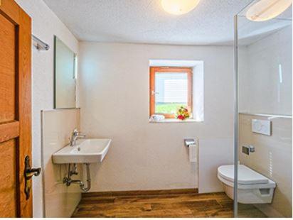 FERIENHAUS BERGBLICK 10-25 PERS Urig, echt & perfekt für Familien und Freunde Ideal für unvergessliche Tage mit traumhaftem Bergpanorama - Haus mit 8 Schlafzimmern - 17