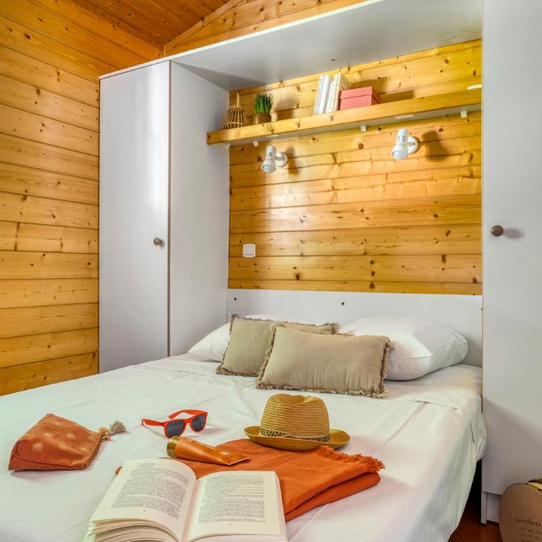 Camping Le Bois Fleuri - Chalet Genêt Standard 5p 2ch - 3