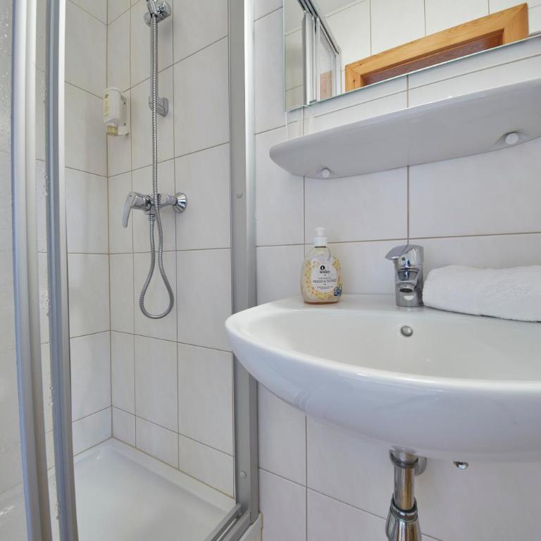 Sportpension Enzian - Doppelzimmer - 4
