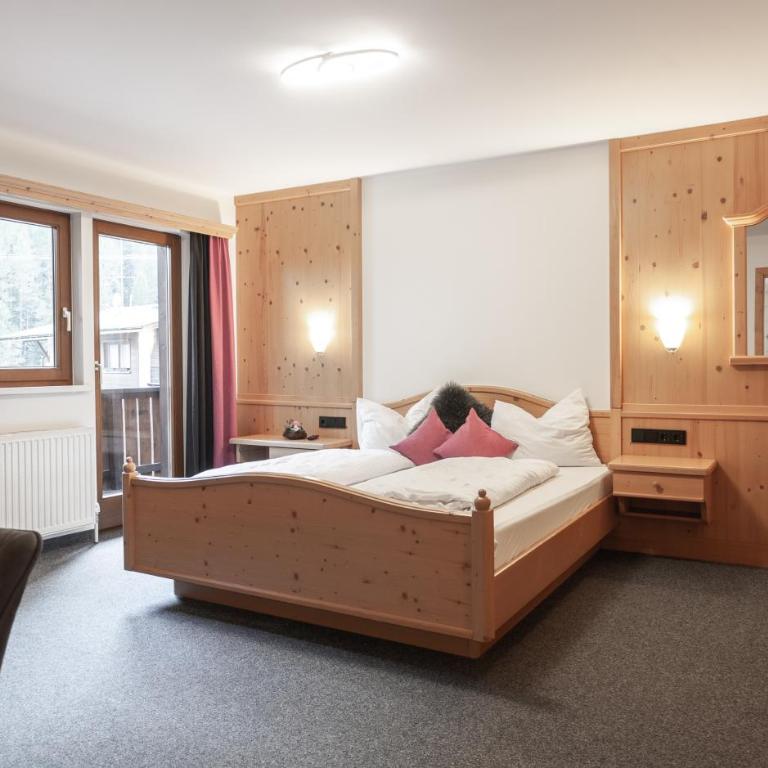 first mountain Hotel Ötztal - Vierbettzimmer - 2