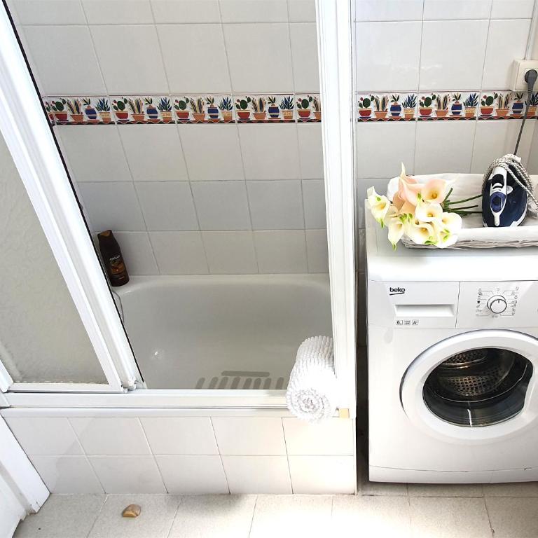 Beachfront Studio Apartment Marbella center Neptuno building Tenth Floor - Estudio - 12