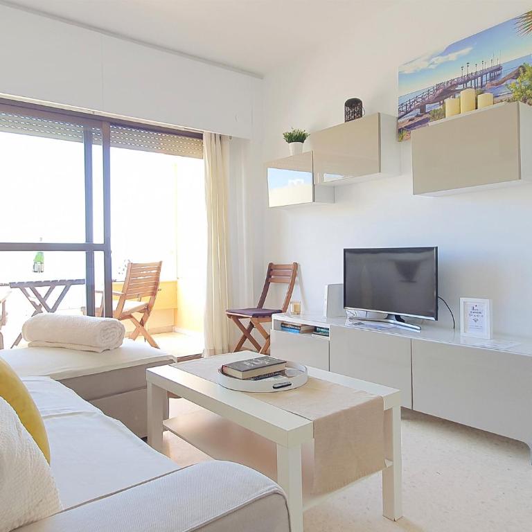 Beachfront Studio Apartment Marbella center Neptuno building Tenth Floor - Estudio - 3