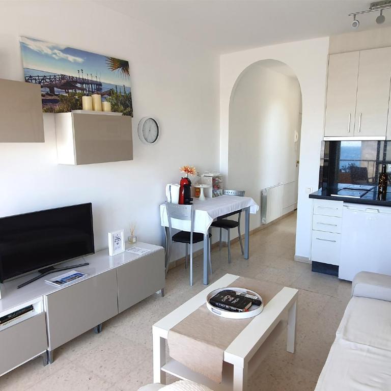 Beachfront Studio Apartment Marbella center Neptuno building Tenth Floor - Estudio - 6