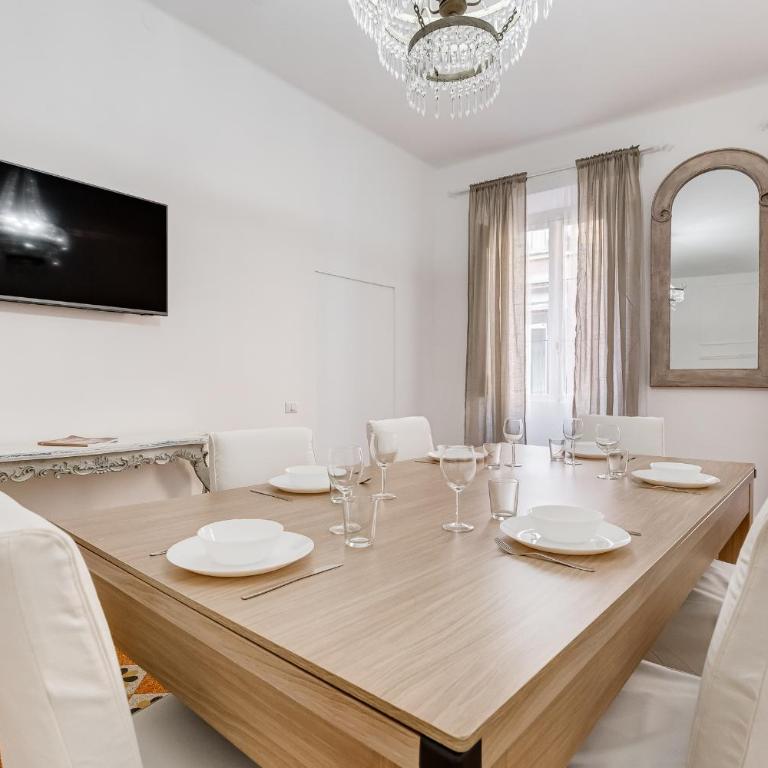 SPANISH SQUARE - RomeDreamHome - Appartamento con 2 Camere da Letto - 55
