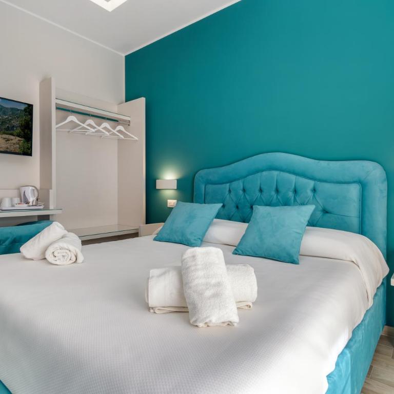Tiffany Suites - Camera Matrimoniale Deluxe - 1