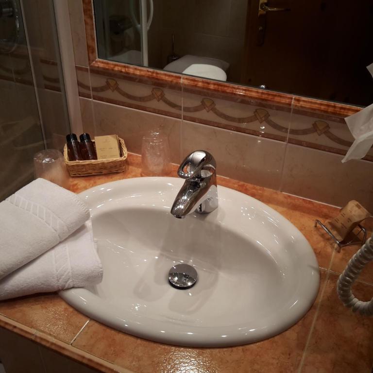 Hotel Garni Concordia - Dolomites Home - Camera Matrimoniale Standard con Balcone - 4