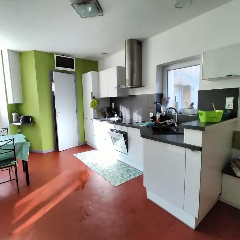 STUDIO CLIMATISE avec MEZZANINE au calme avec terrasse et parking idéalement situé pour tout faire à pied ! - Estudio con terraza - 7