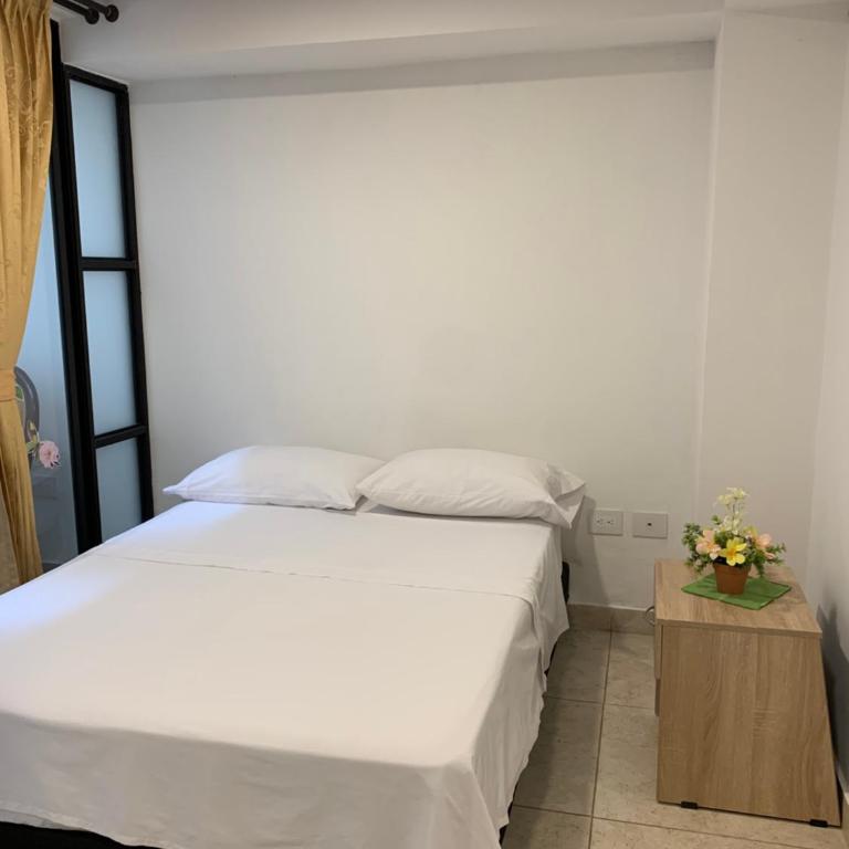 Hostel Casa Zambrano - Deluxe Queen Room - 8