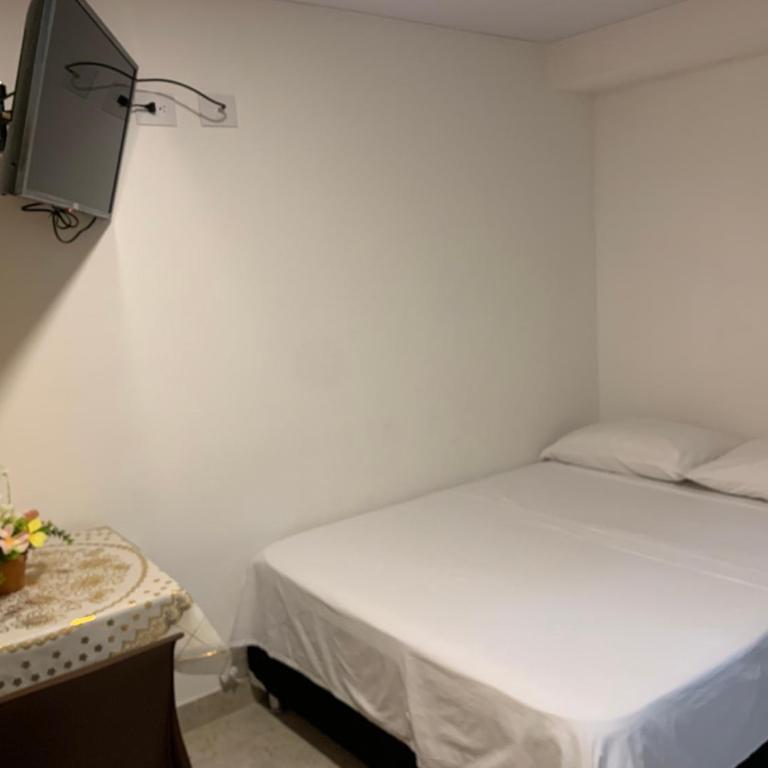 Hostel Casa Zambrano - Deluxe Queen Room - 14
