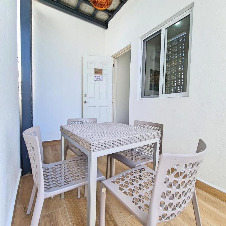 Playa Nah - Family Room - 12