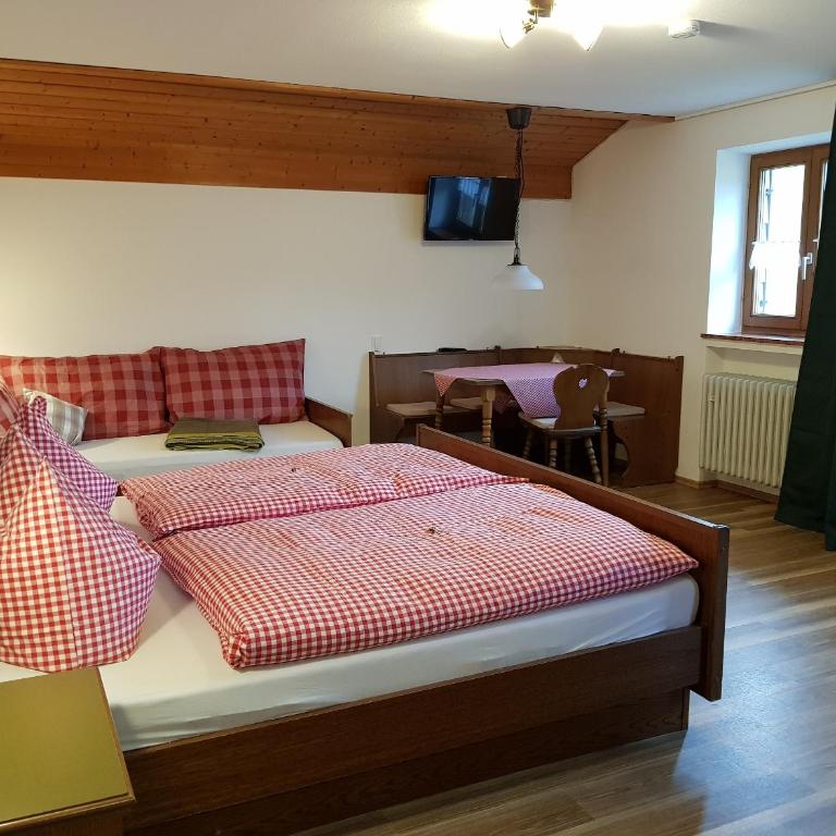 Haus Matzl inkl. Chiemgaukarte - Dreibettzimmer mit Balkon - 2