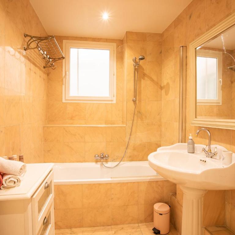 LE FOCH AP4244 By Riviera Holiday Homes - Appartement 2 Chambres - 24