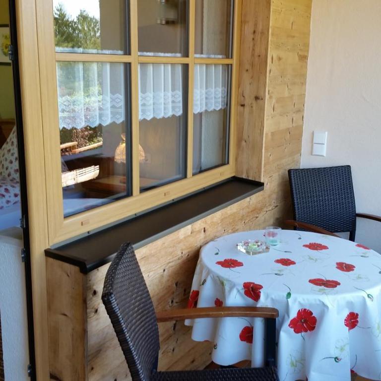 Pension Staufenhof - Doppelzimmer mit Balkon - 2