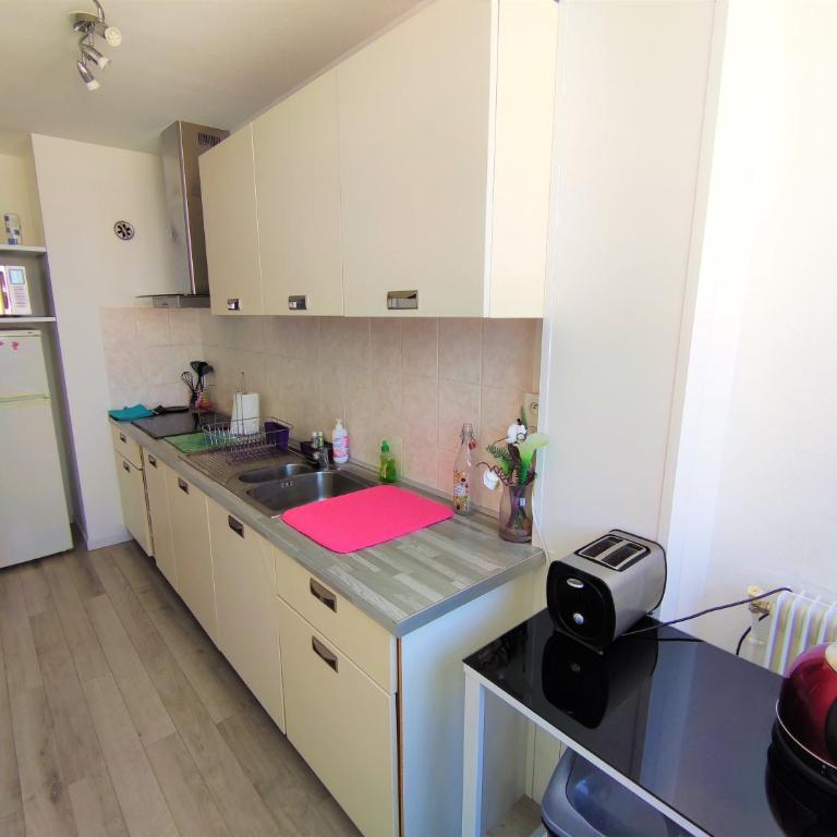 6 appartements et 4 adresses à mi-chemin entre le Vieux Port et l île de Ré - Appartement - Vue sur Pont - 7