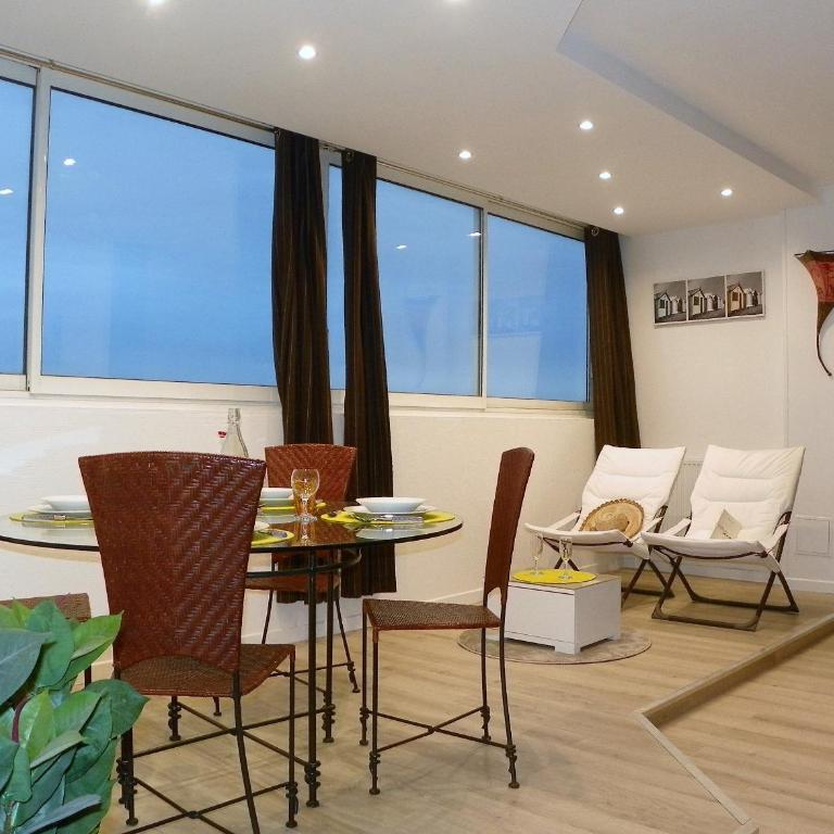 6 appartements et 4 adresses à mi-chemin entre le Vieux Port et l île de Ré - Appartement - Vue sur Pont - 3