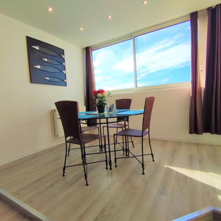 6 appartements et 4 adresses à mi-chemin entre le Vieux Port et l île de Ré - Appartement - Vue sur Pont - 5