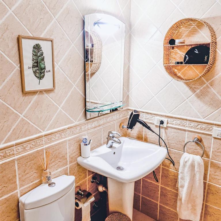 Oceanview Boutique House, 125 sqm, Parking, Sunset Rooftop - Casa de 3 dormitorios - 40