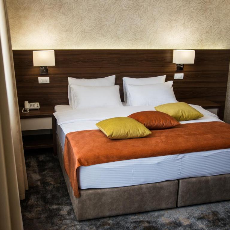 Hotel Marshal Garni - Superior Dvokrevetna Soba sa Bračnim Krevetom - 8