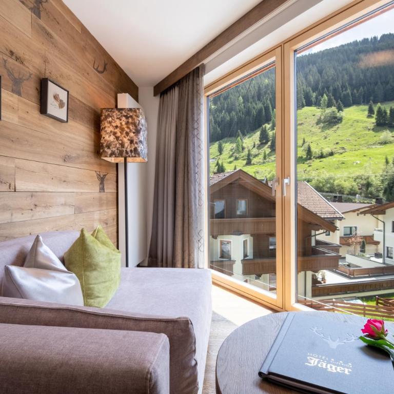 Hotel Jäger - Deluxe Doppelzimmer mit einem Balkon oder einer Terrasse - 2