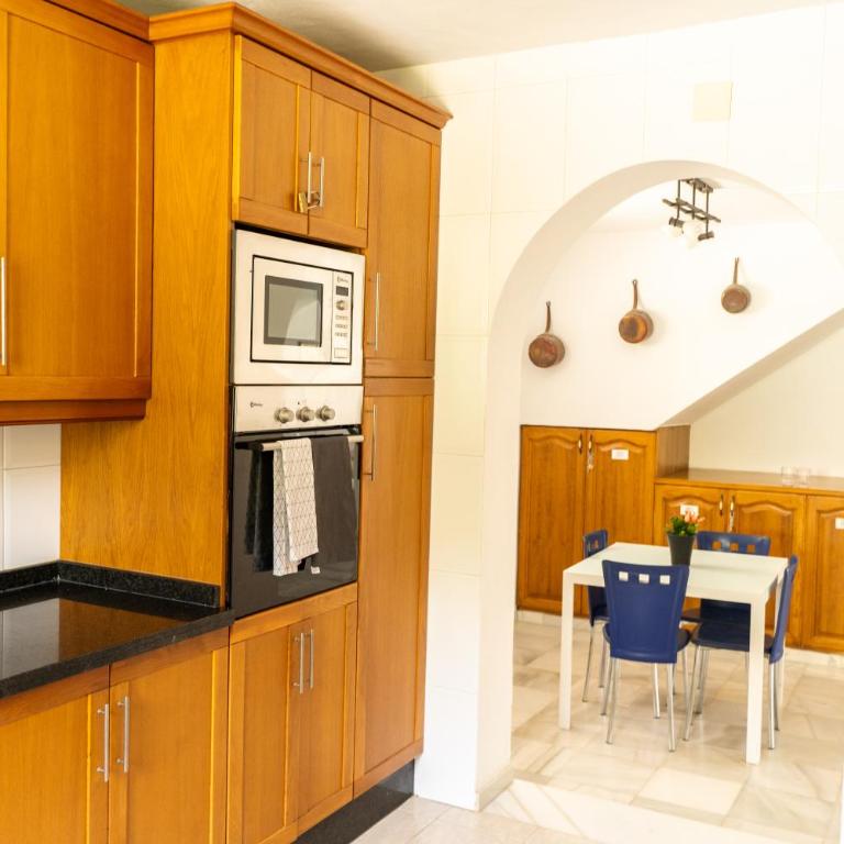 Private Villa with Private Pool Large garden and Minutes from beach - Villa - 34