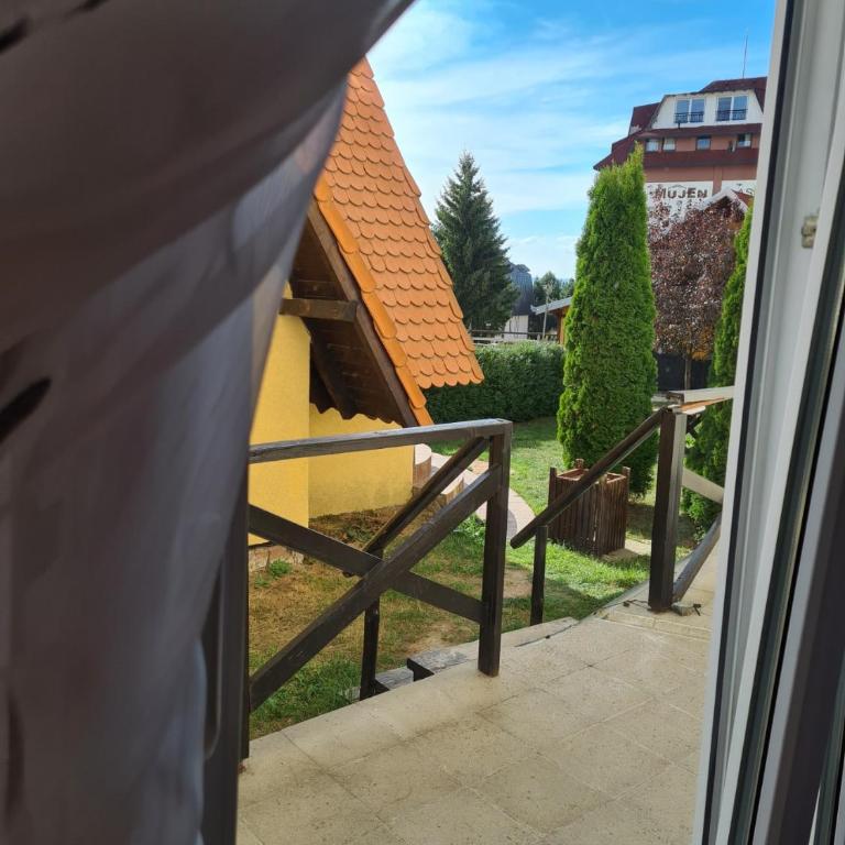 Čar30 Kraljevi čardaci - Standardni Studio - 17