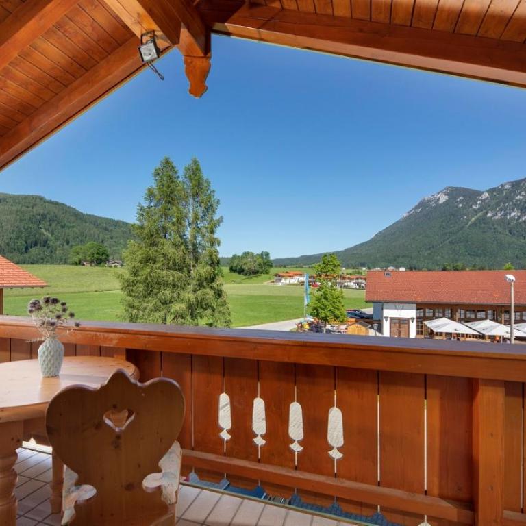 Aparthotel Chiemgaufuchs - CHIEMGAUKARTE - Apartment mit Blick auf die Berge - 1