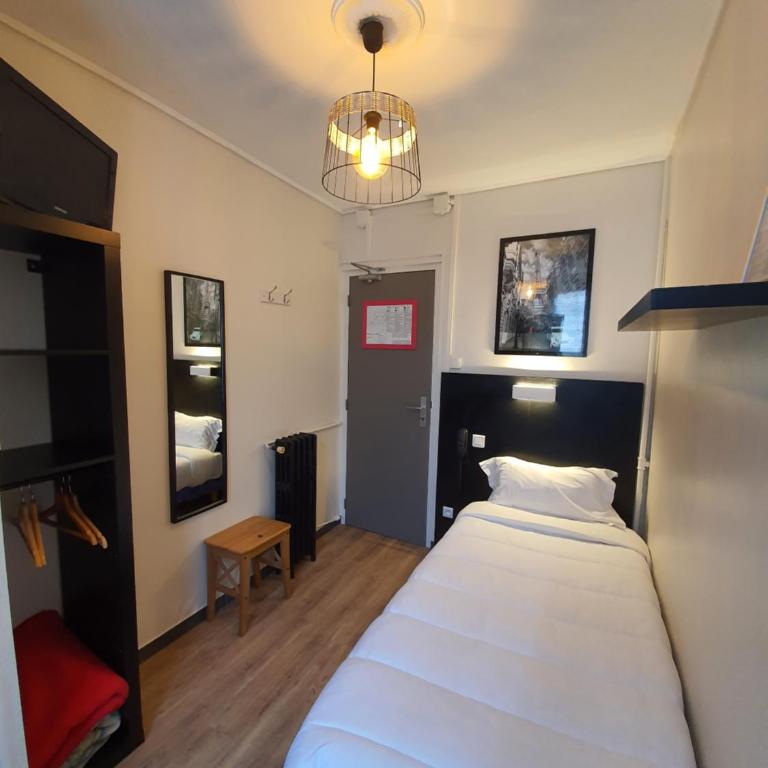 HOTEL SAVOY - Economy Single Room with shared shower - 2