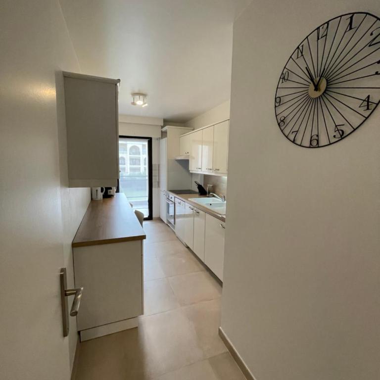 Domaine D'Ahmosis, modern 2 bedrooms refurbished apartment, f3 moderne fraichement rénové - Apartamento de 2 dormitorios - 15