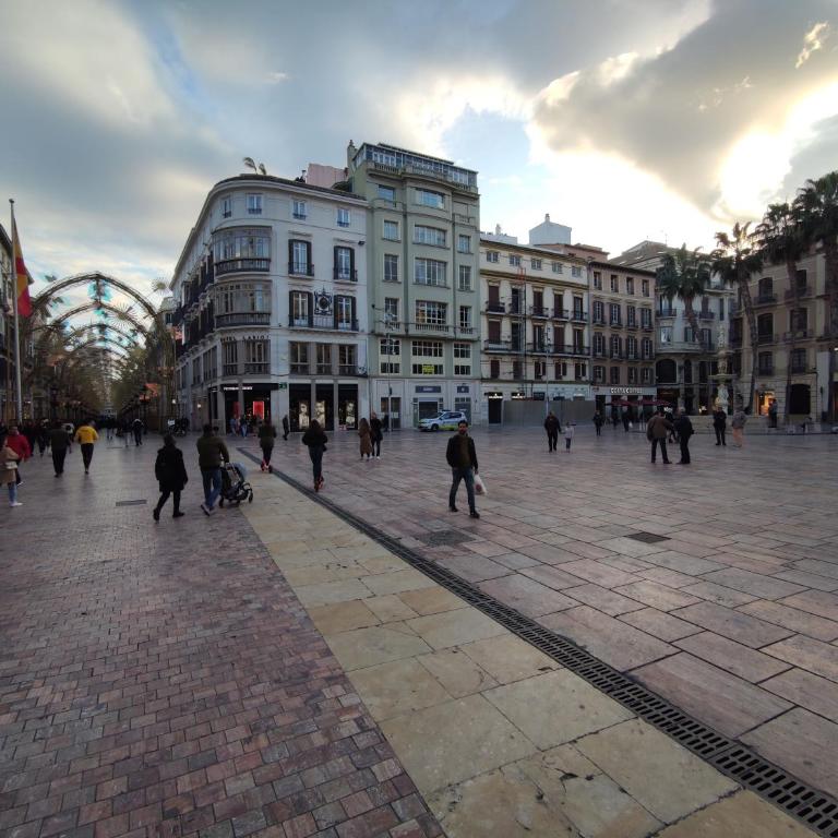 Historic 19th-Century Apartment with Balcony Overlooking Plaza - Deluxe Apartment - 34