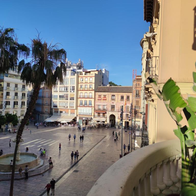 Historic 19th-Century Apartment with Balcony Overlooking Plaza - Deluxe Apartment - 7
