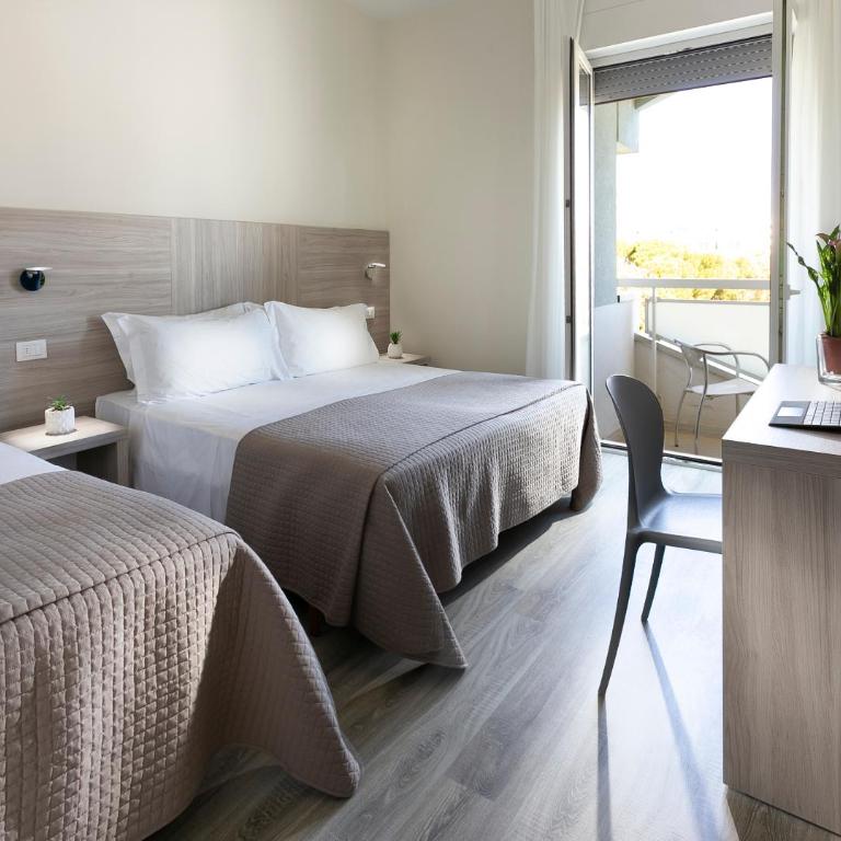 HOTEL ZANARINI in CENTRO a Riccione - Triple Room - 2